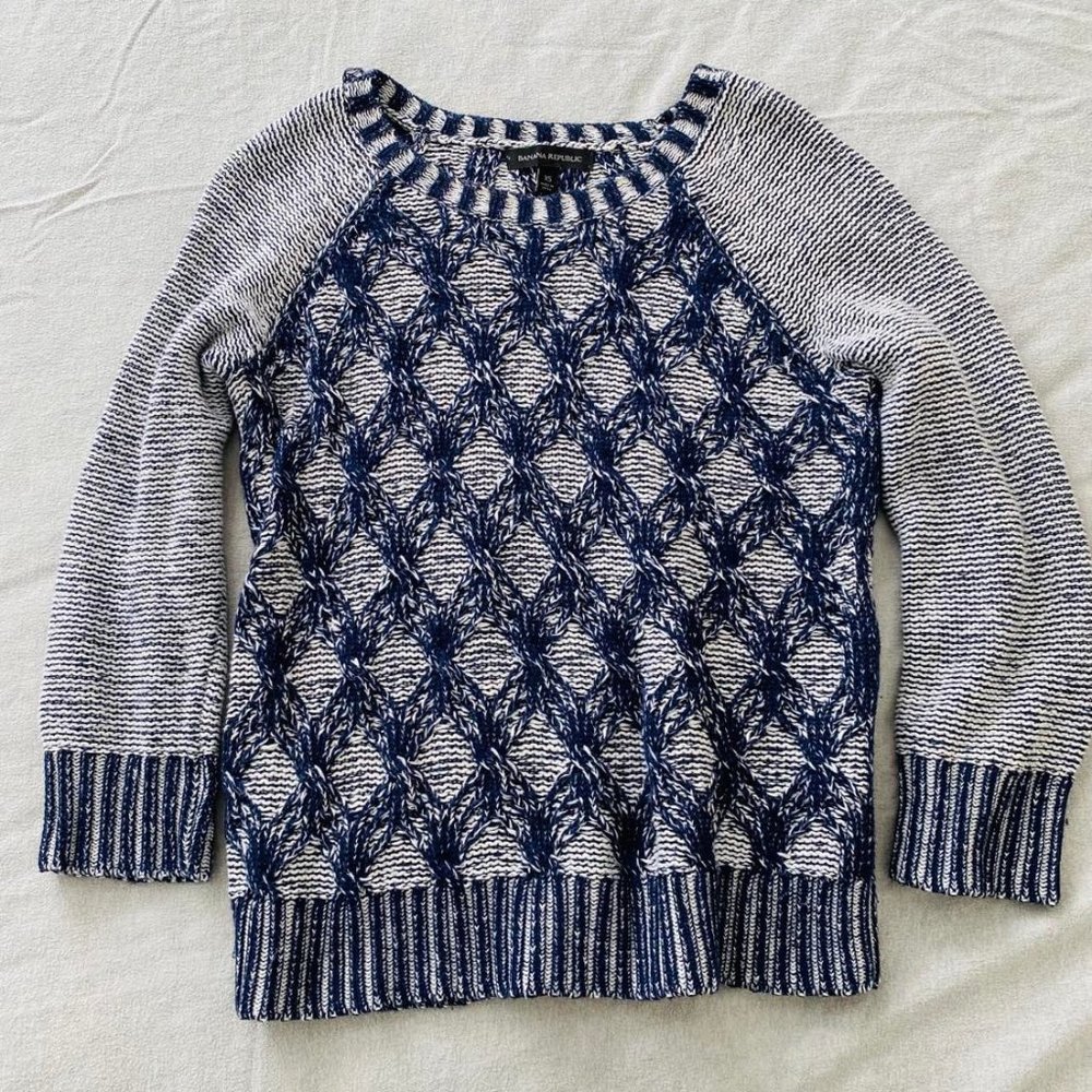 Banana Republic navy blue & white crew neck sweater